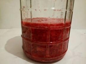 装入坛子，放在阴凉通风的地方，发酵一星期，