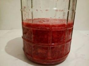 装入坛子，放在阴凉通风的地方，发酵一星期，