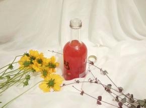 一星期以后，把草莓酒过滤出来，