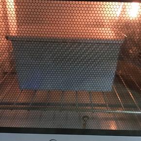 盖上盖子，烤箱170度，中层，45分钟