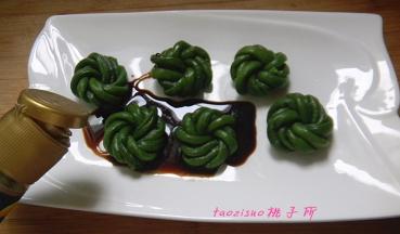 倒入蒸鱼豉油；