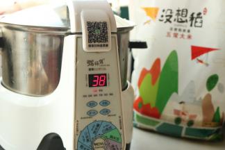 选择大米粥程序，开始熬制粥底。