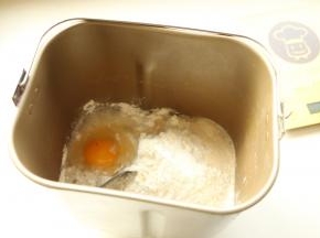 中种面团（主料全部）材料全部放进面包机。
