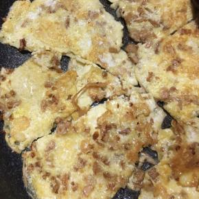 两面都煎至微焦即可关火。