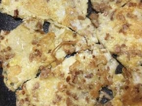 两面都煎至微焦即可关火。