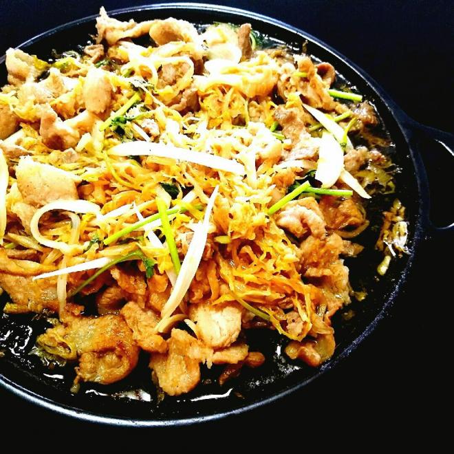 烤盘酸菜五花肉