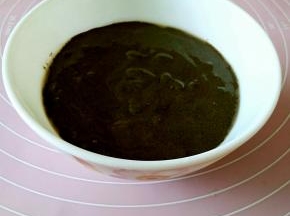 把所有的配料放在一个稍大些的碗中，加入清水搅拌到你想要的稠度。
