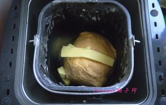 放入黄油，再次执行揉面程序；