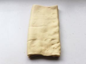 再对折，就完成了一次四折。