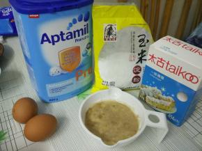 准备食材。
1.奶粉我用爱他美0段，因为脂肪成分低，容易成功，高段奶粉脂肪成分多，容易消泡，导致溶豆失败。