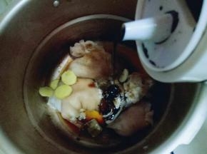 加入老抽(调色)