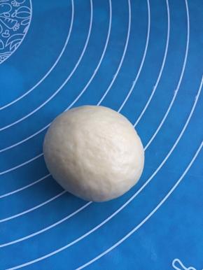 捏紧，收口朝下。