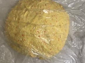 拿出来盖上保鲜膜松弛15 分钟