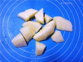 苹果去皮，去核，切块；