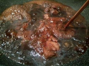 筷子可以扎进去，就可以了！