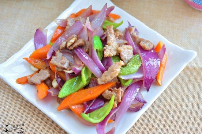 洋葱炒牛肉