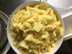 姜去皮切碎