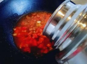 加入开水大火烧开。