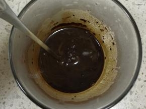 加入热水调匀