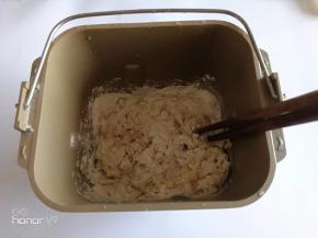 3.	用筷子稍微搅拌。