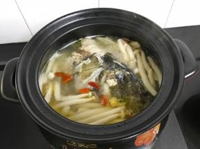 10、加入冲洗干净的枸杞。