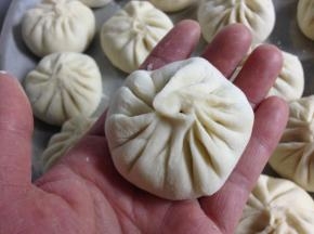 然后像包包子那样褶子包好。
