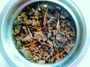 梅干菜泡1小时以上。