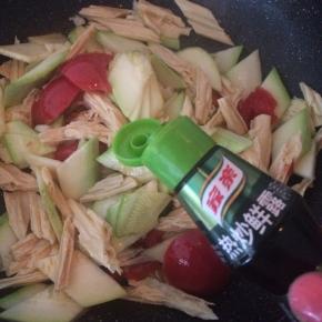 加入少许热炒鲜露。