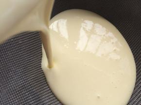 然后过筛1-2次，过筛完放一边待用。