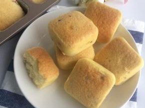 烤箱提前预热好160度上下火20分钟，出炉晾至温热脱模