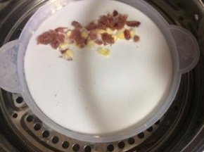 放蒸锅上大火蒸3分钟