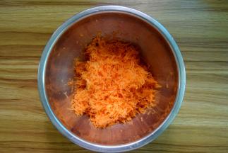 胡萝卜去皮刨成蓉