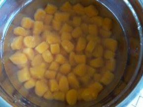 然后捞出来放进冰水（纯净水）里，防止粘住