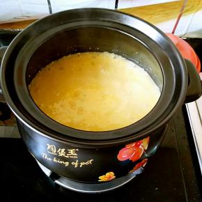 煮至粘稠，加入少许味精和盐调味儿即可。