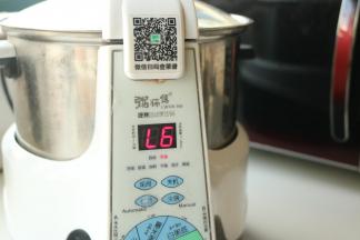 设置较大火力，烧开后煮10分钟即可。鸡爪很容易熟，不需要煮太久。