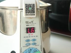 设置较大火力，烧开后煮10分钟即可。鸡爪很容易熟，不需要煮太久。