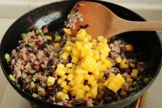 最后加入菠萝丁。