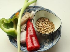 准备好蔬菜的材料。