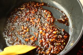 煮开后，炒至粘稠。