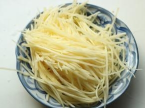 捞出来沥干水分。