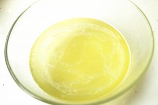 尝尝味道，酌情加盐调味，加入仲景花椒油，根据自己的口味添加，我大约加了20毫升。搅拌均匀。