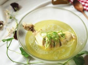 冷藏后充分入味，撕碎当下酒菜也是极好的。