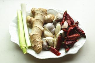 准备配料。
