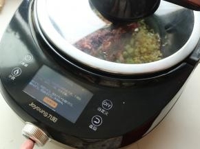 选择红烧牛肉程序，启动锅子。