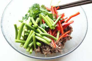 加上切好的蔬菜。