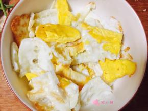 用刀划成一块一块的，大小随自己喜好