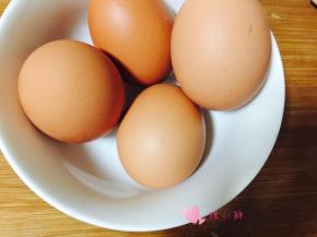 鸡蛋四个