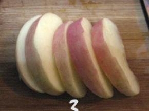 苹果去核，切成薄片；