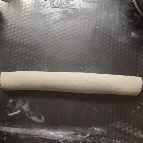 从下往上卷起来。