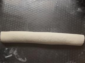 从下往上卷起来。